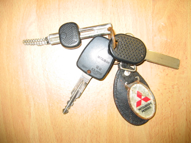 加羅湖畔撿到一串三菱汽車鑰匙